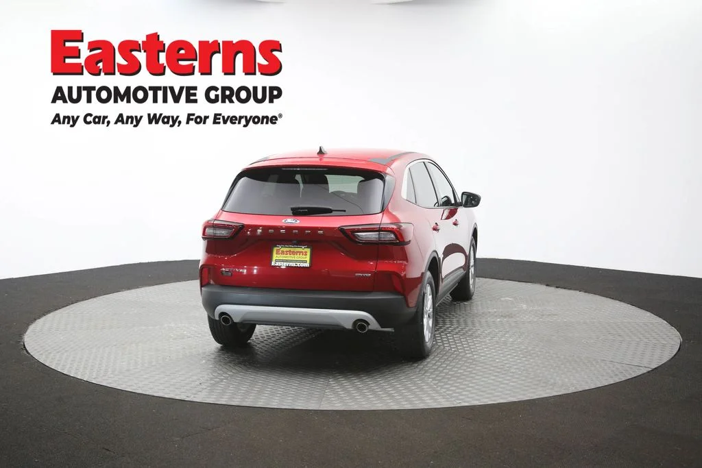 Used 2023 Red Ford Active image 39