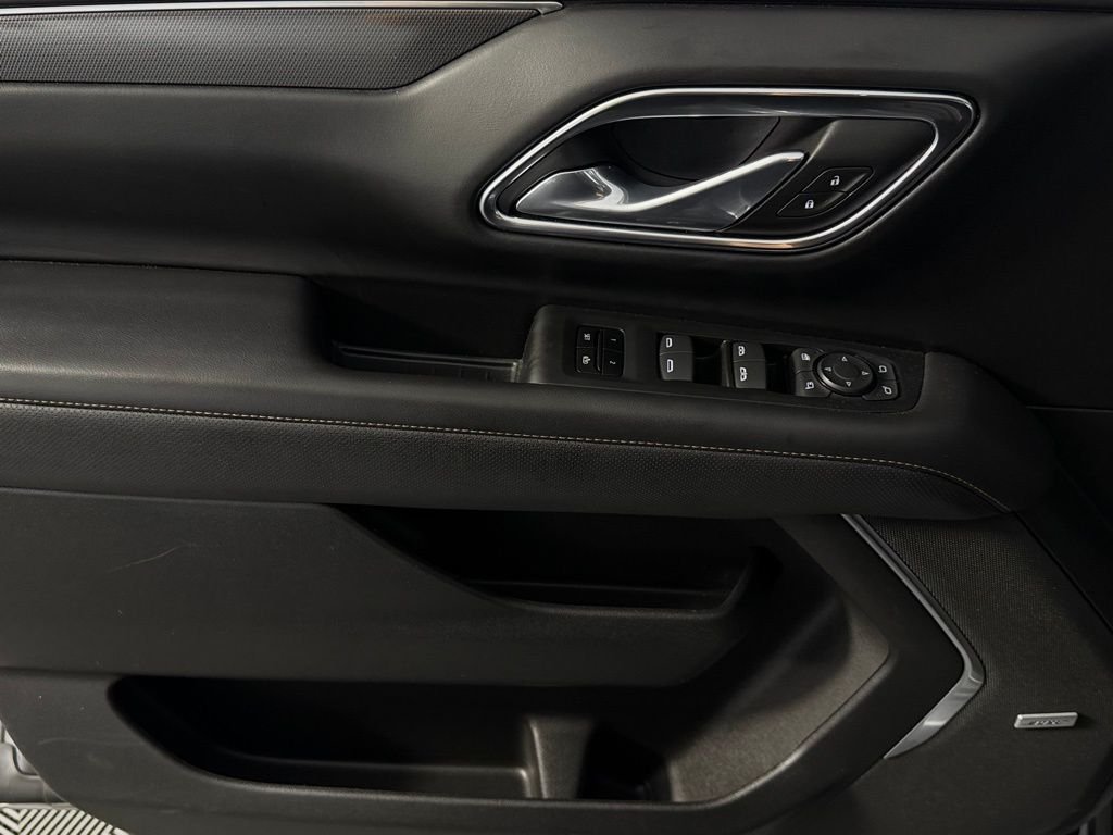 Used 2024 Sterling Metallic GMC AT4 image 25