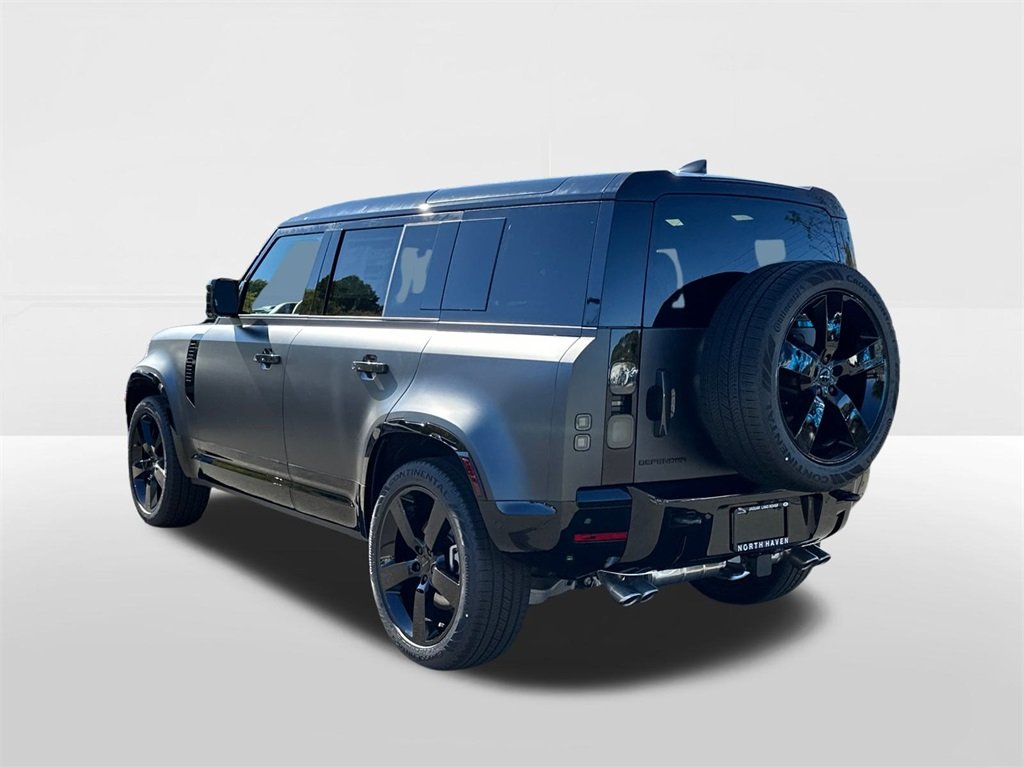 2026 Land Rover Defender 110 X-Dynamic SE photo 2