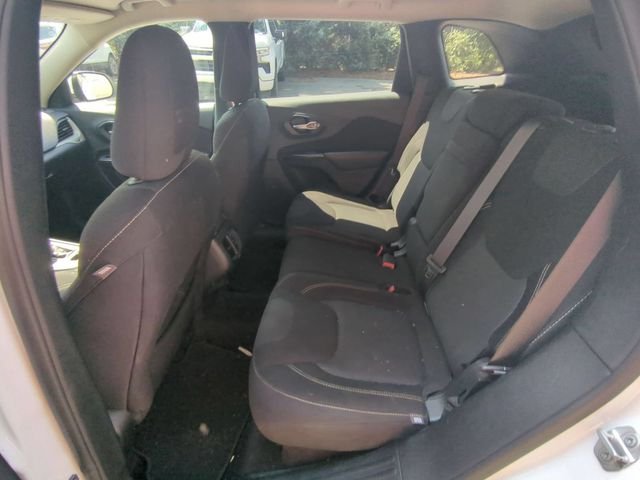 Used 2016 White Jeep Latitude image 12