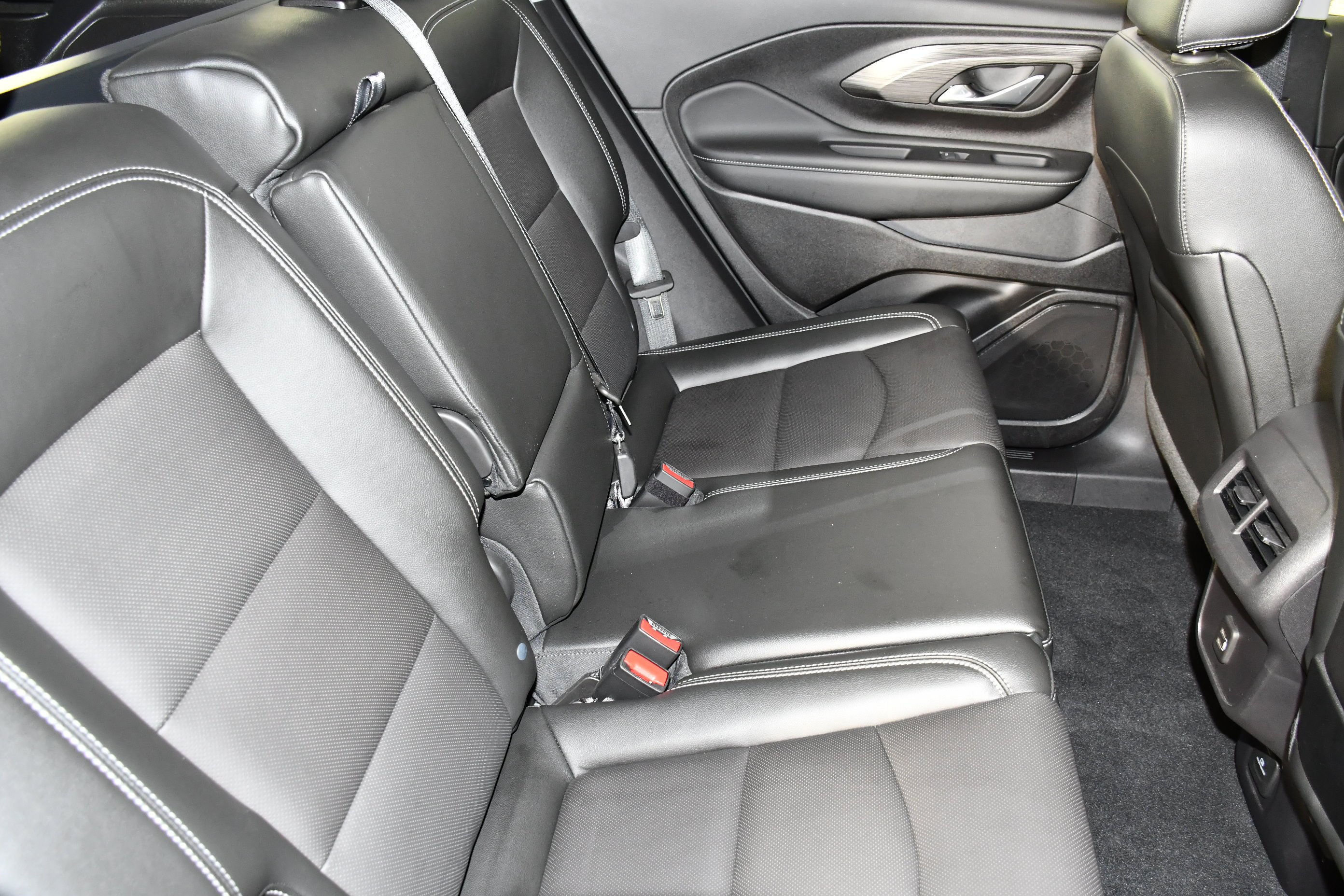 Used 2024 Sterling Metallic GMC SLT image 47