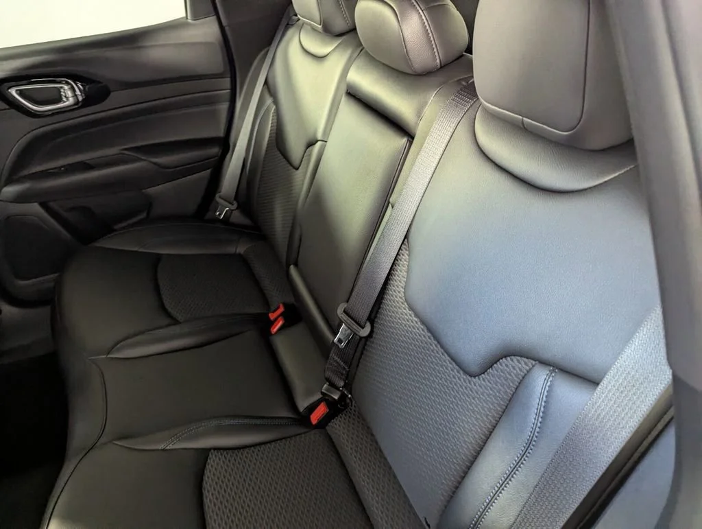 New 2026 Hydro Blue Pearlcoat Jeep Latitude Altitude image 16