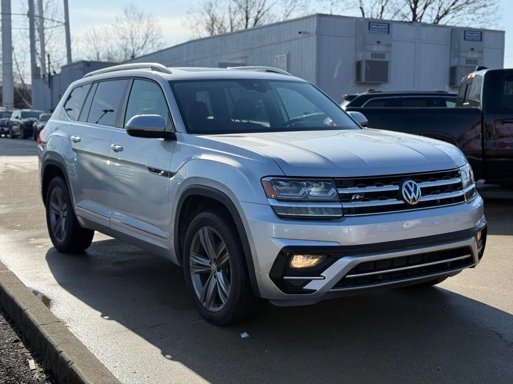 Used 2018 Silver Volkswagen SEL image 4