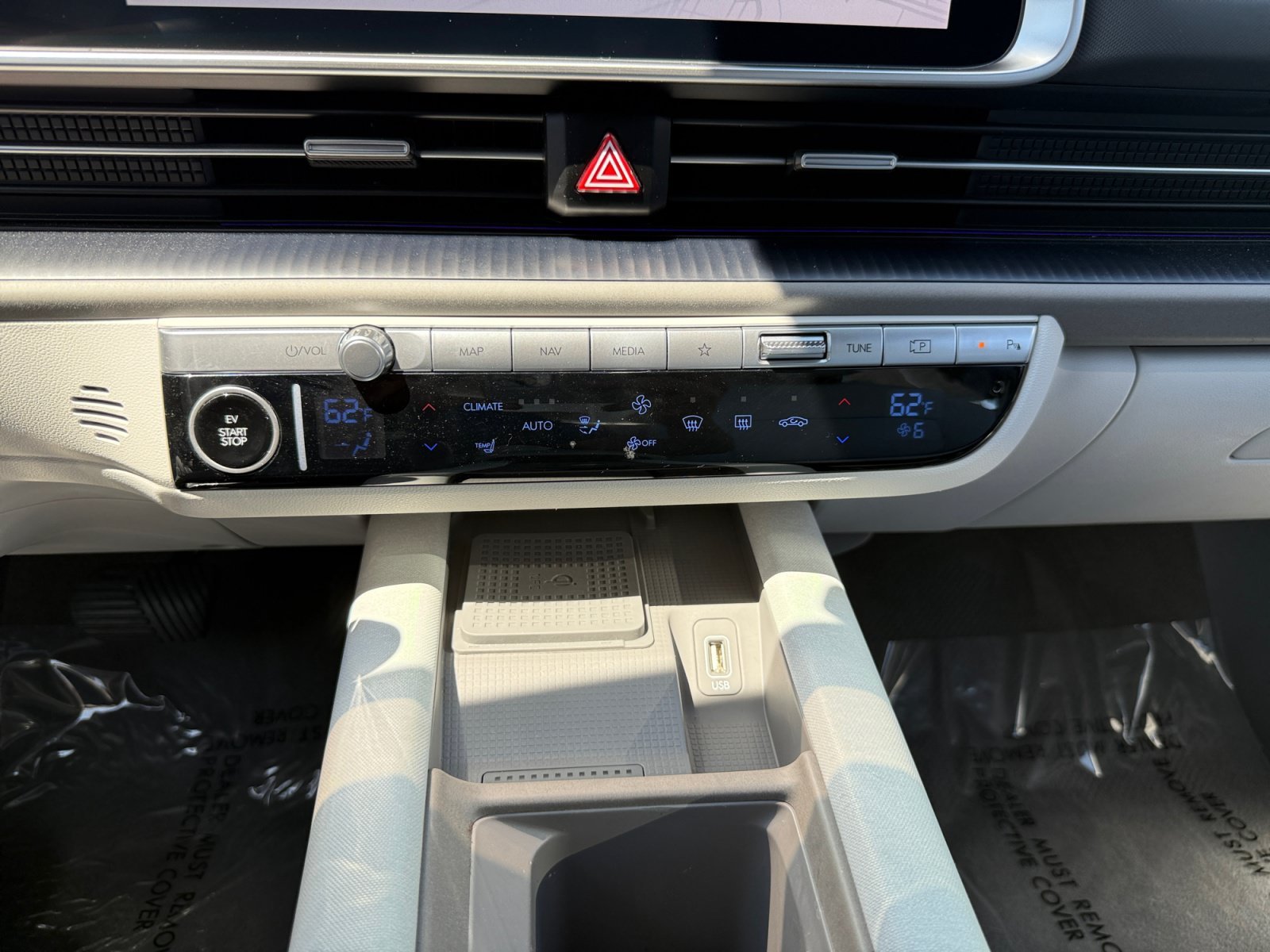 Used 2023 White Hyundai SEL image 13
