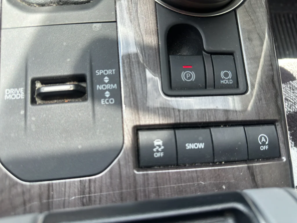 Used 2022 Wind Chill Pearl Toyota Limited image 9