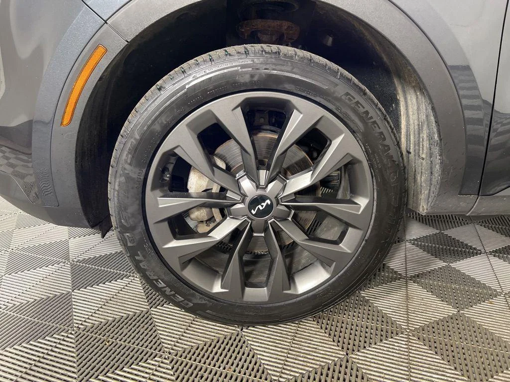 Used 2023 Grey Kia X-Line EX image 17