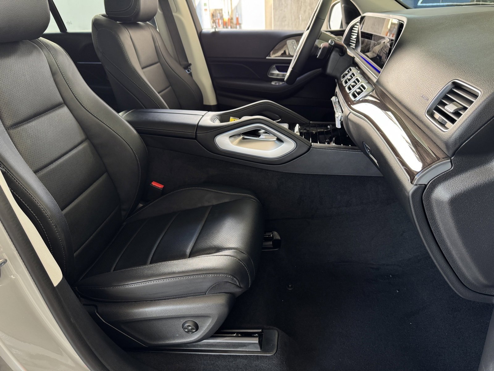 New 2026 MANUFAKTUR Alpine Grey Mercedes-Benz GLE 450 image 40