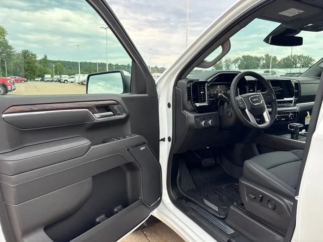 2026 GMC Sierra 1500 SLT - Photo 11