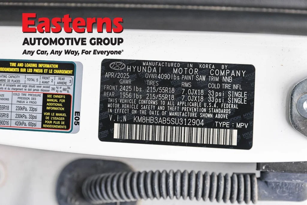Used 2025 White Hyundai SEL image 34