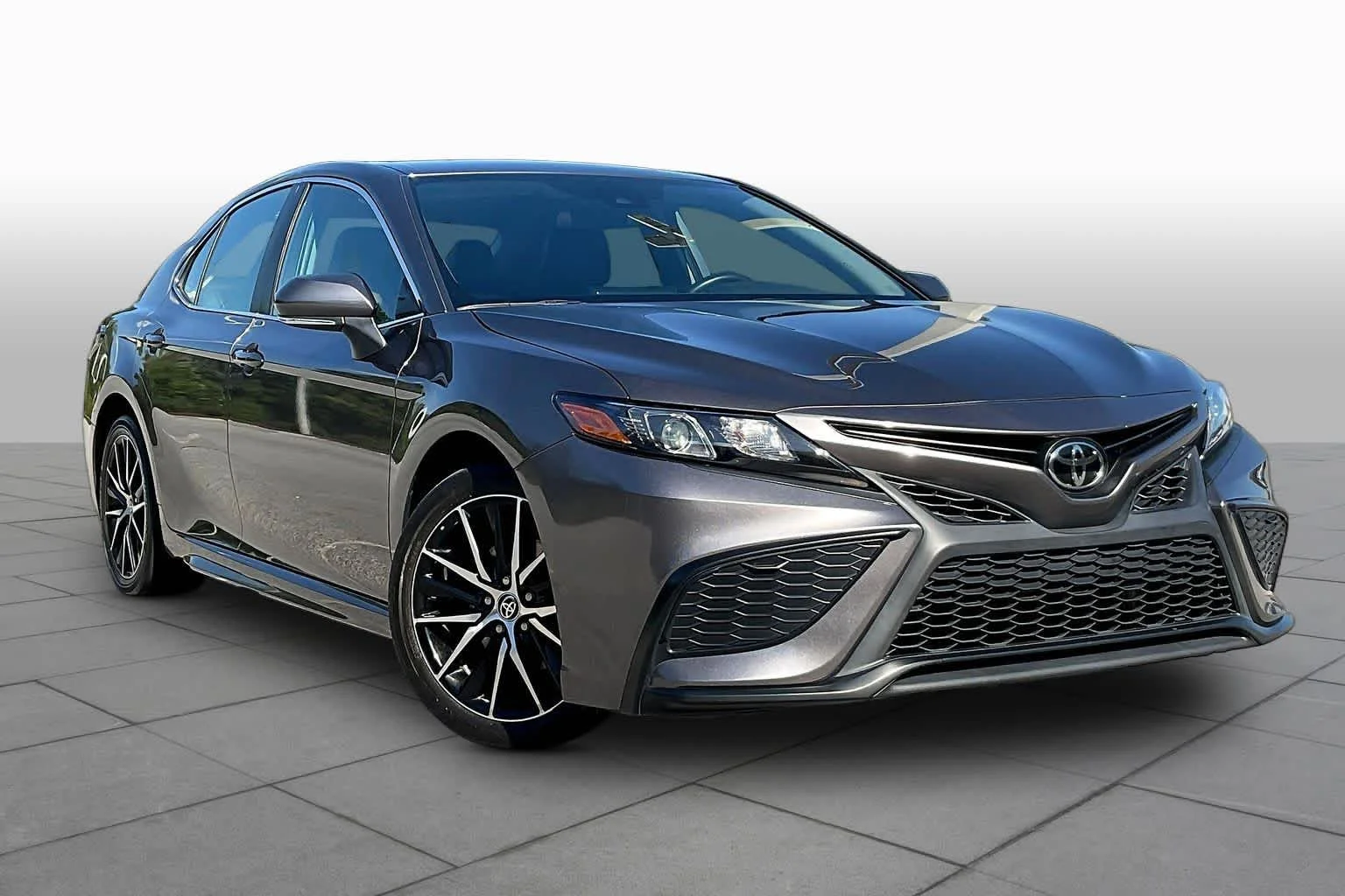 Used 2024 Predawn Gray Mica Toyota SE image 3