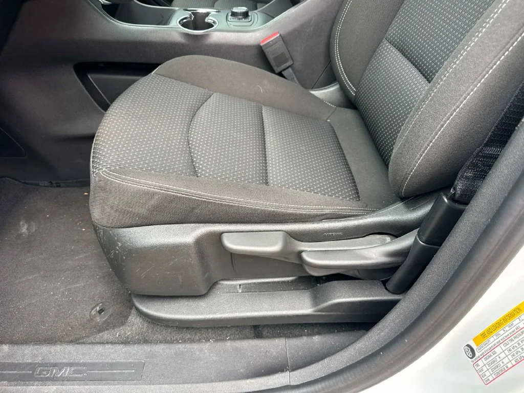 Used 2024 White GMC SLE image 23
