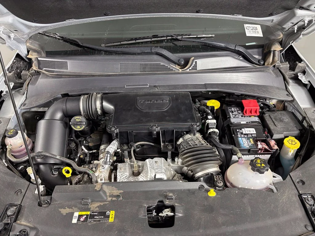 Used 2025 Silver Jeep Latitude image 43