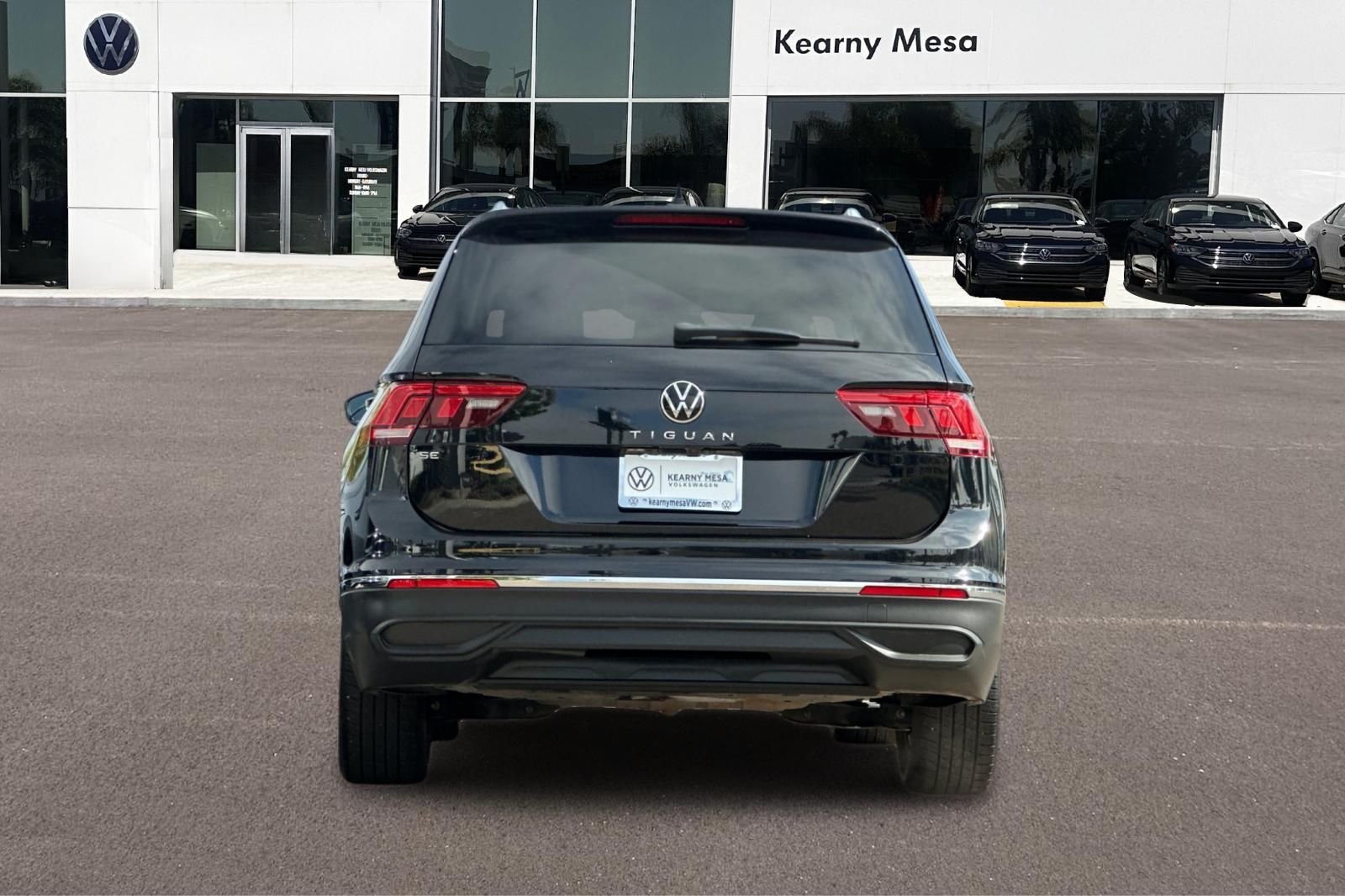 Certified Used 2022 Deep Black Volkswagen 2.0T SE image 5
