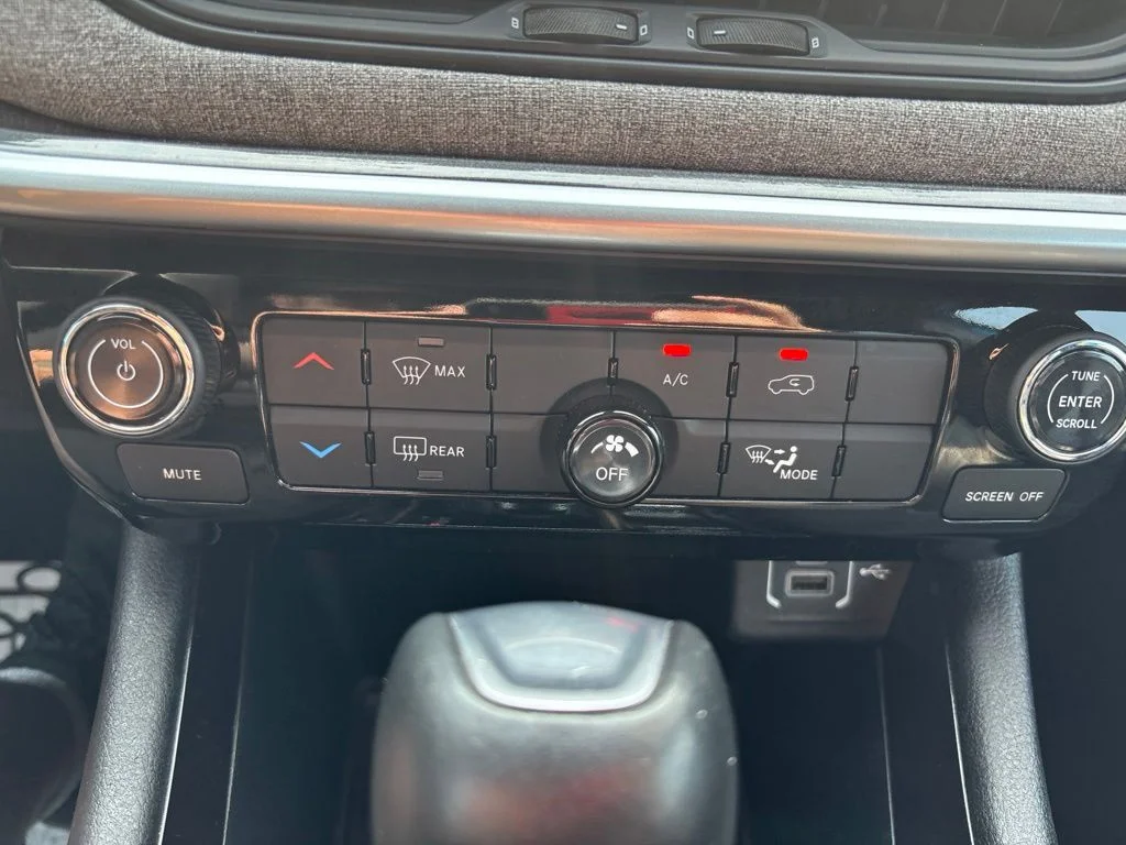 Used 2024 Blue Jeep Latitude image 26