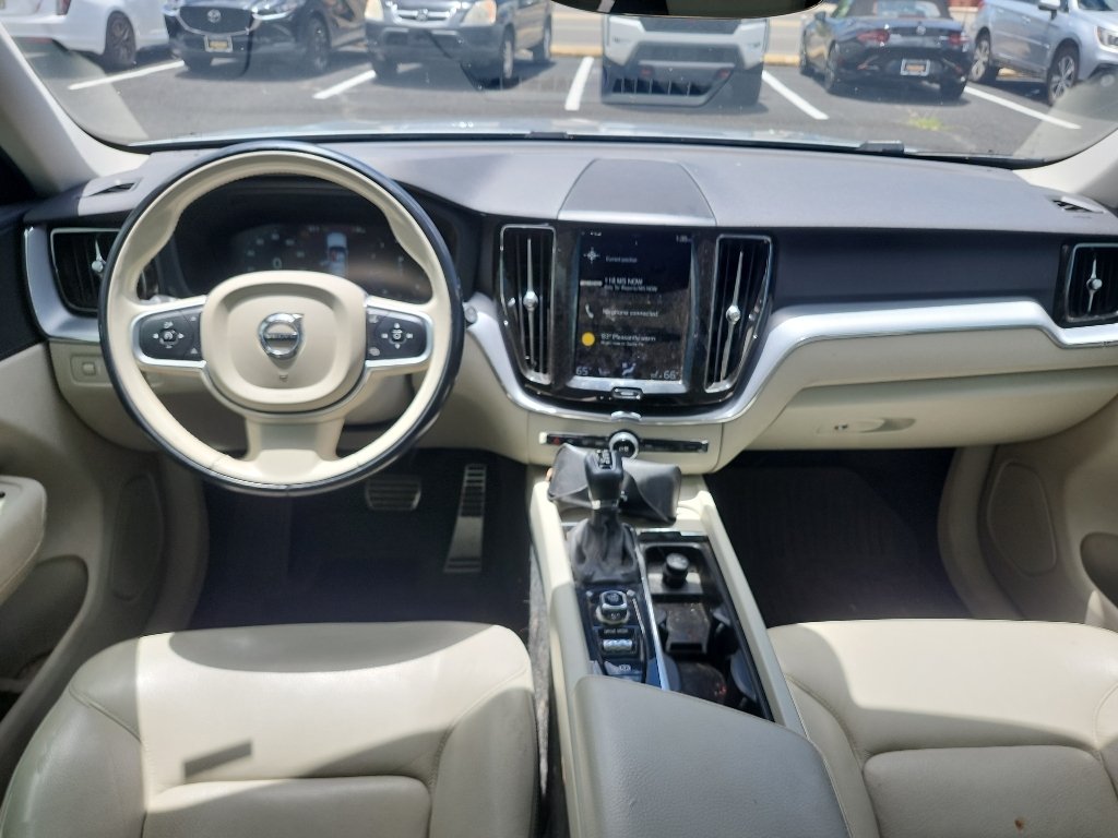 Used 2018 Electric Silver Metallic Volvo Momentum image 13