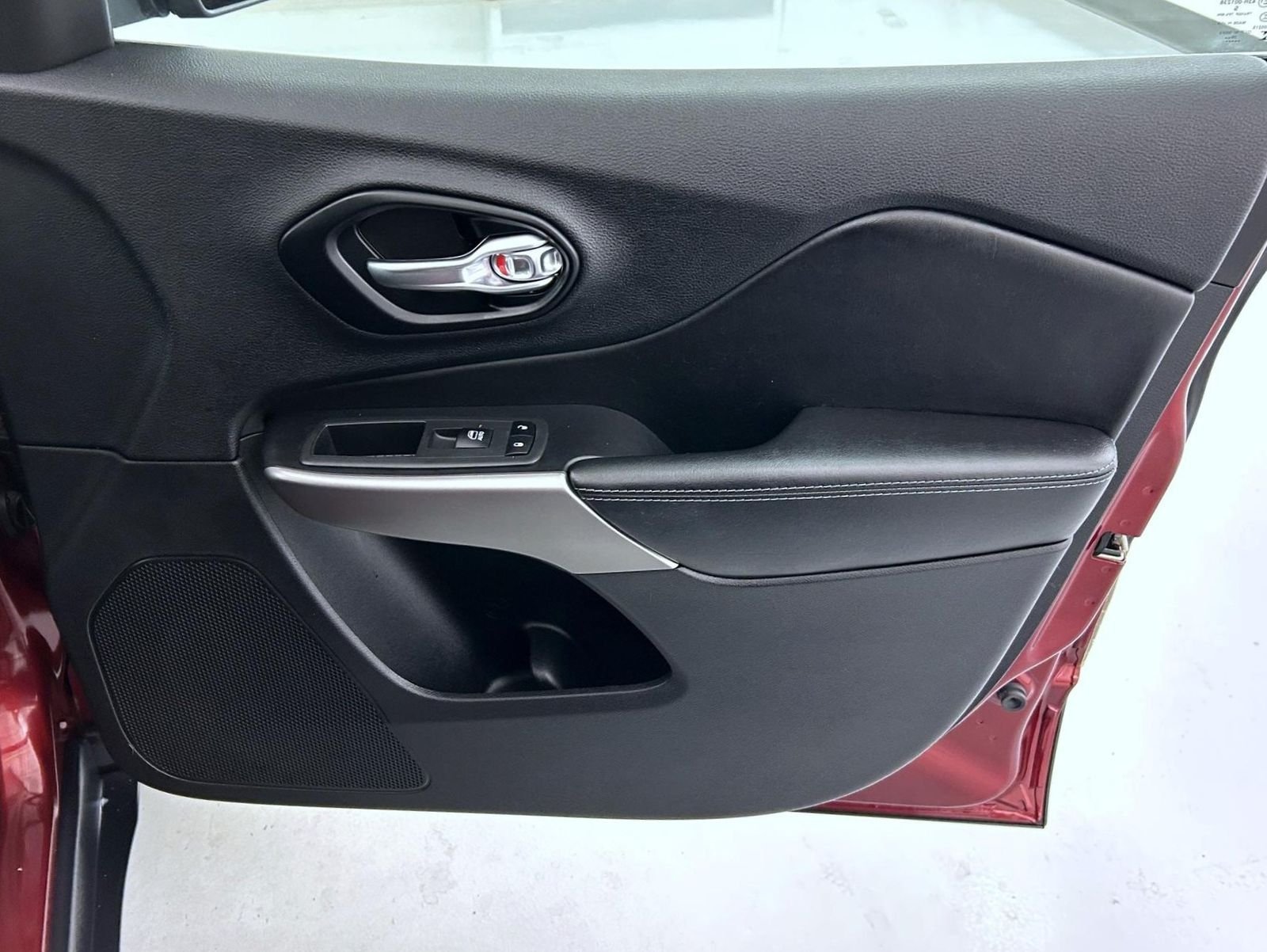Used 2021 Red Jeep Latitude Plus image 16