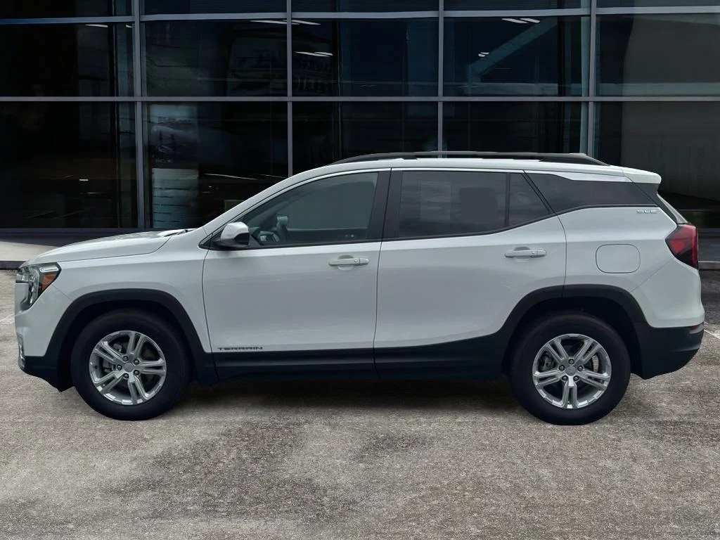 Used 2022 Summit White GMC SLE image 5