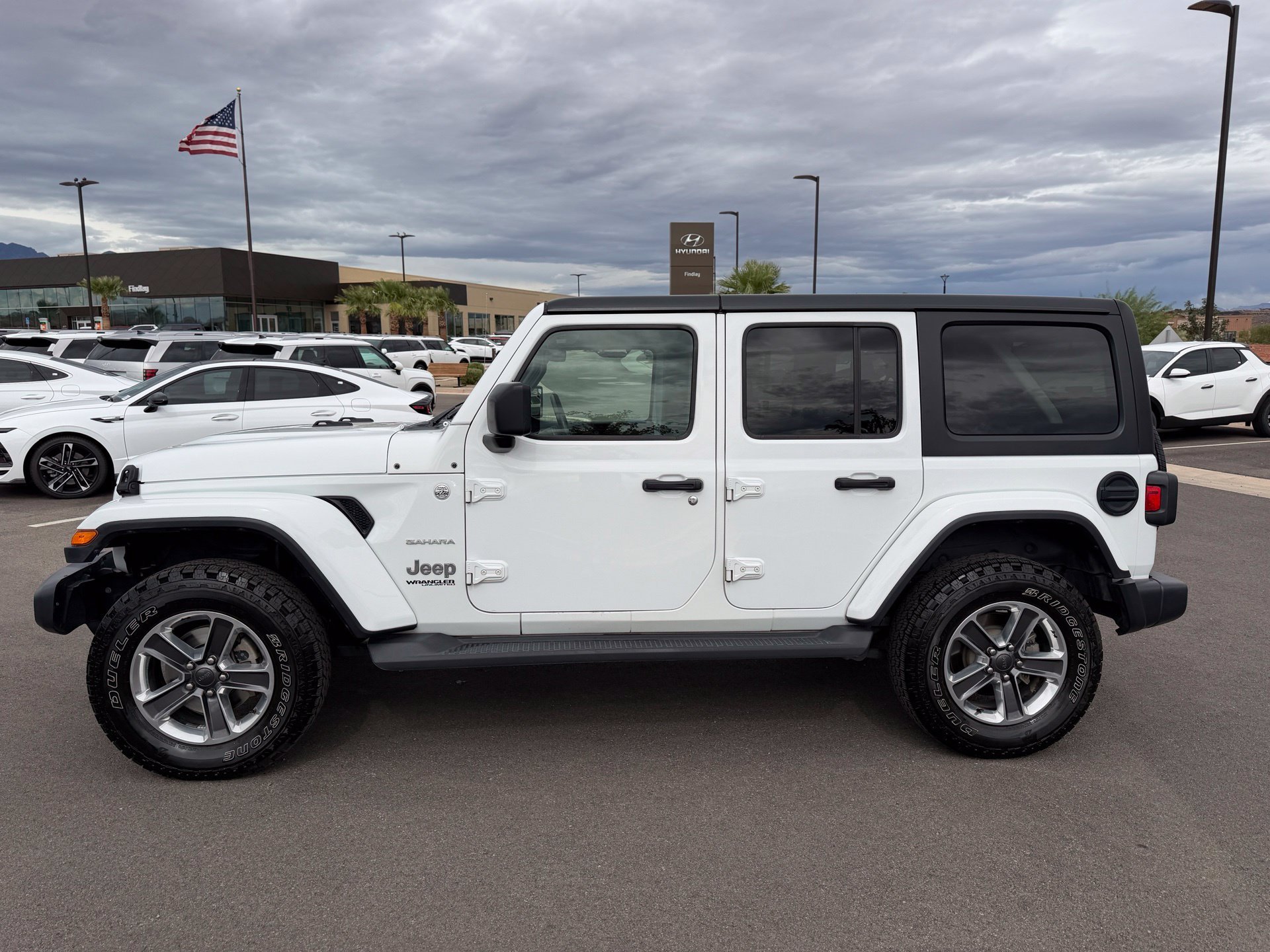 Used 2020 White Jeep Unlimited Sahara image 11