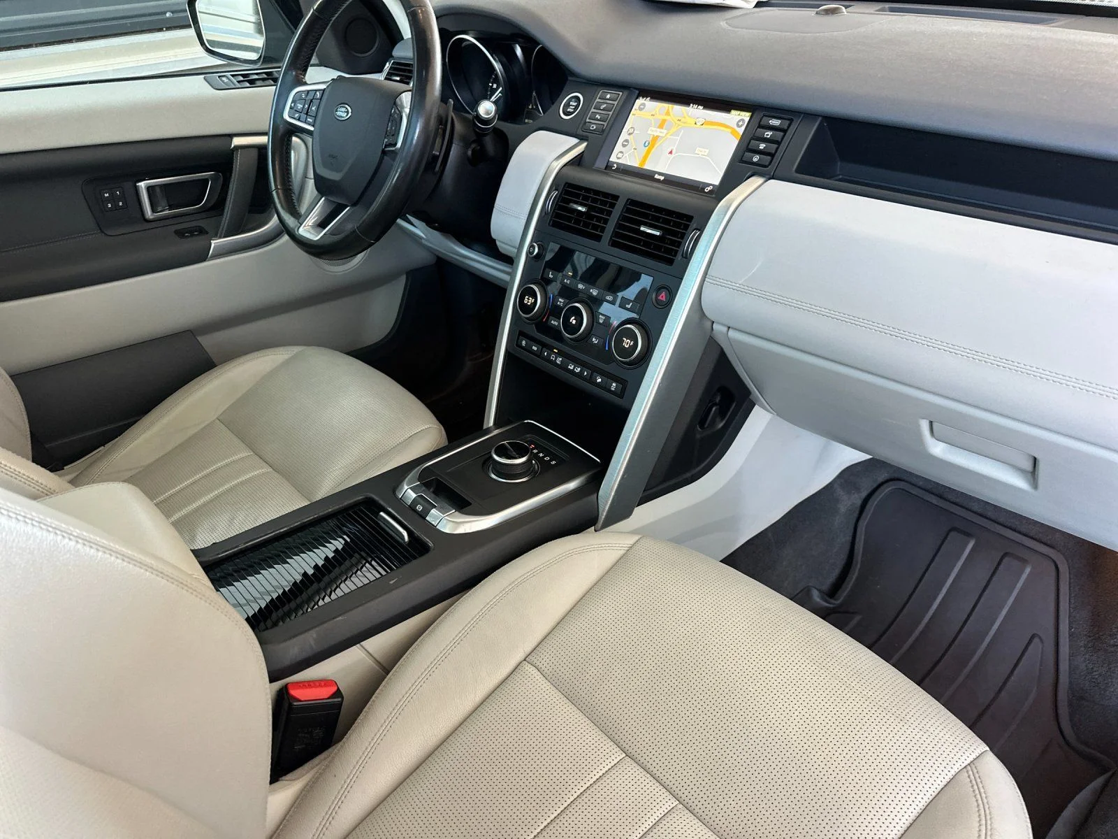 Used 2018  Land Rover HSE image 17