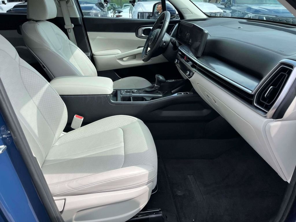 Used 2024 Black Kia S image 12