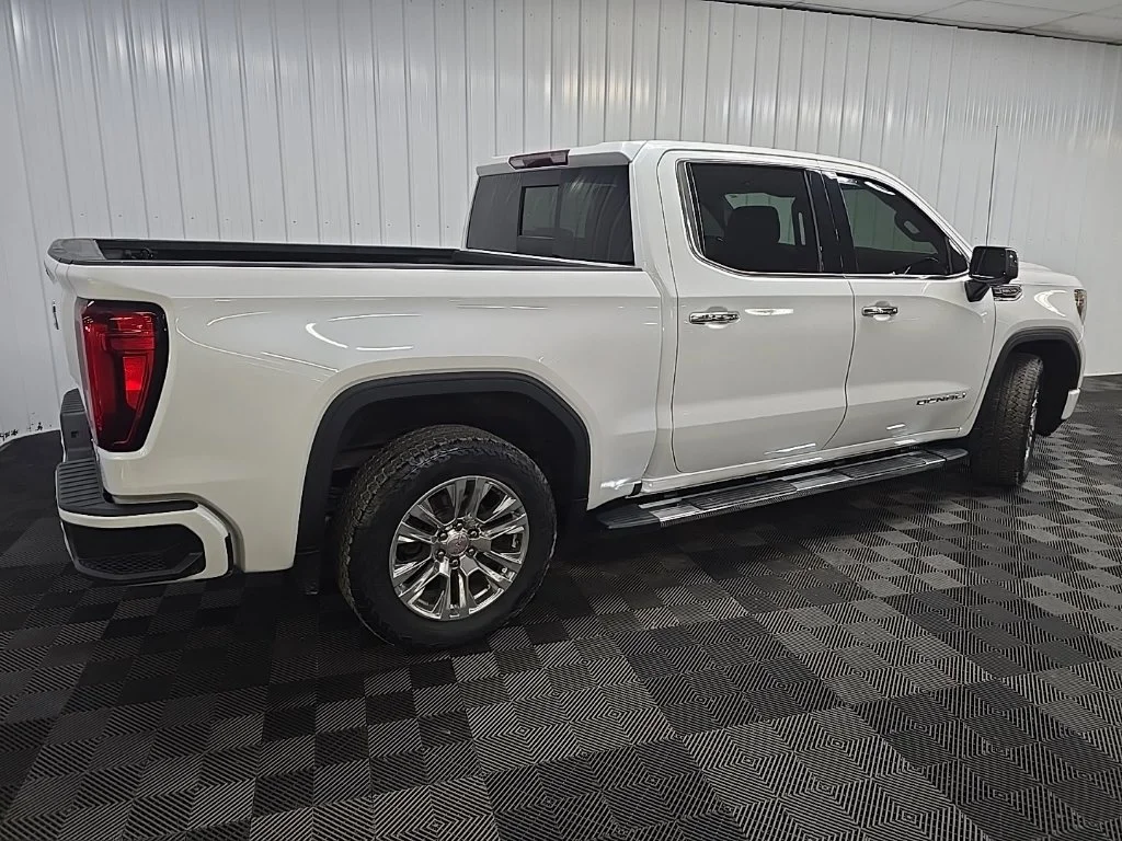 Used 2021 White GMC Denali image 3
