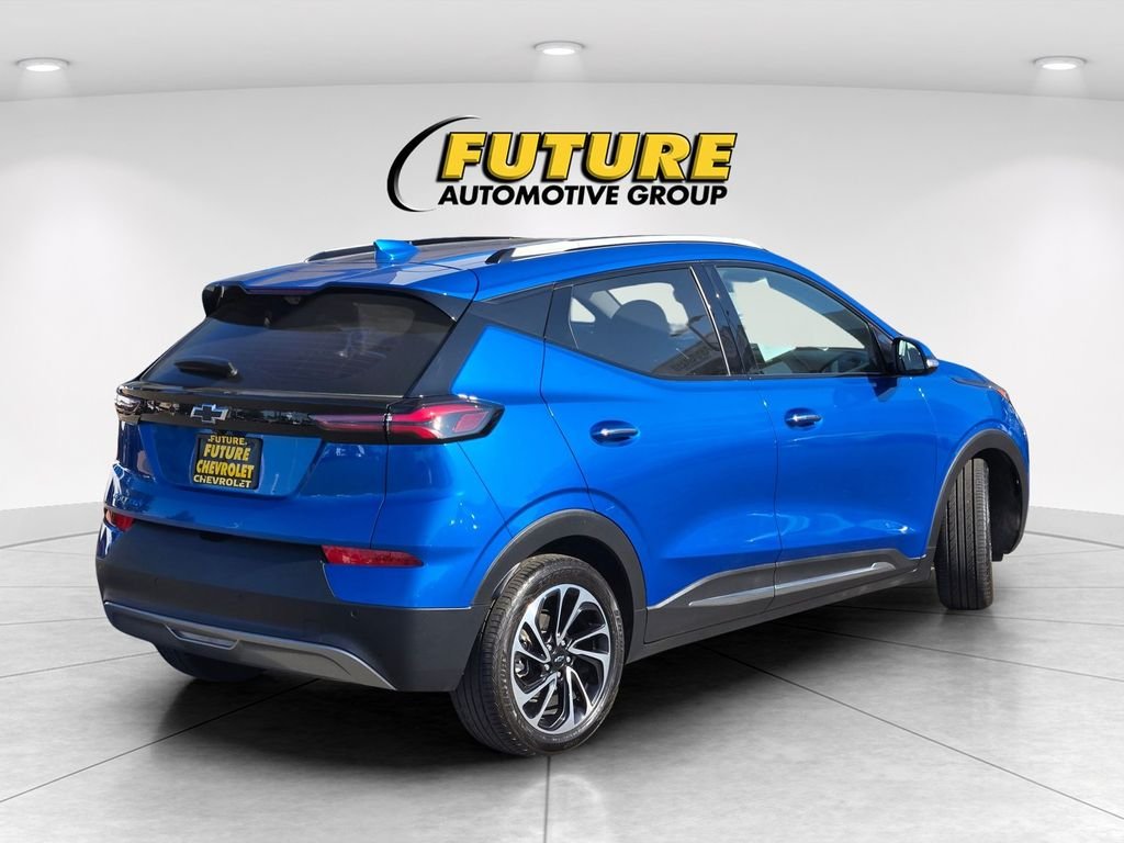 Used 2022 Blue Chevrolet Premier image 4