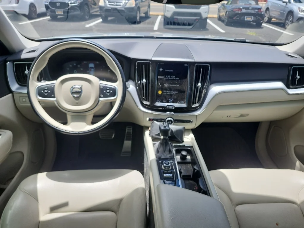 Used 2018 Electric Silver Metallic Volvo Momentum image 13