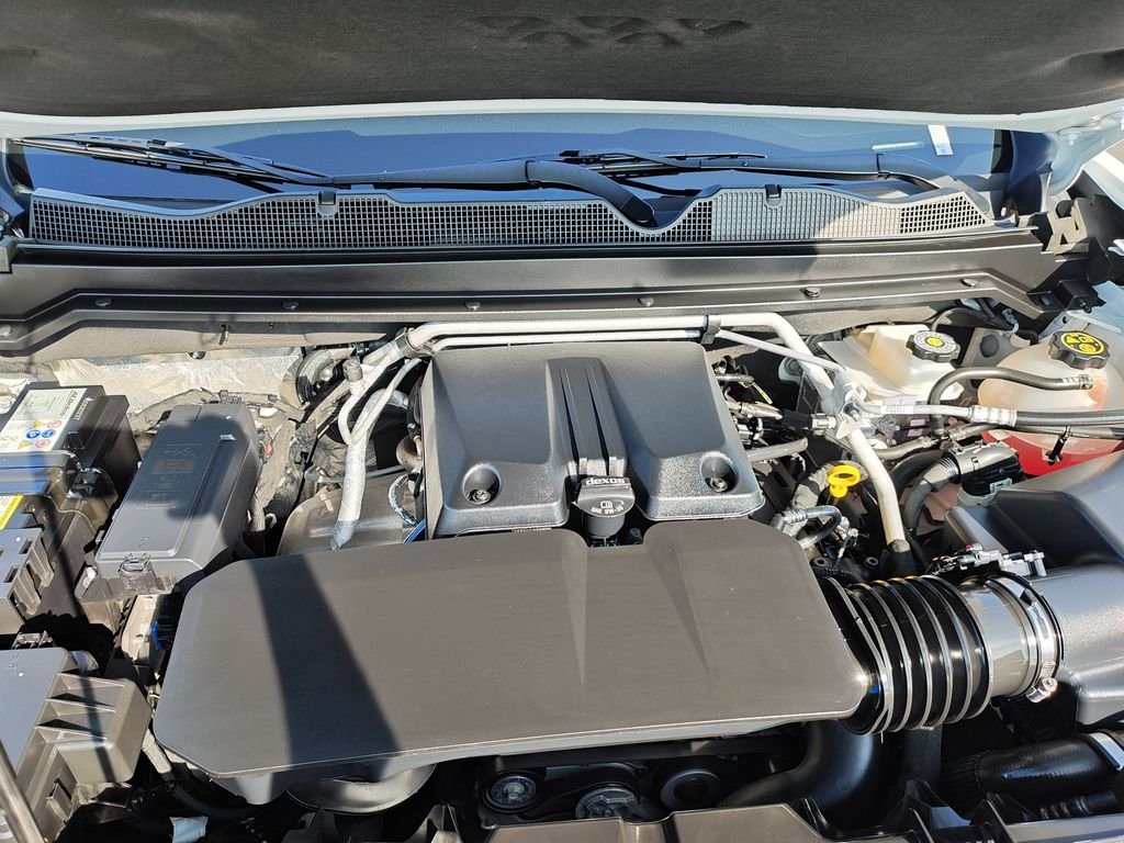 Used 2023 White Chevrolet Z71 image 25