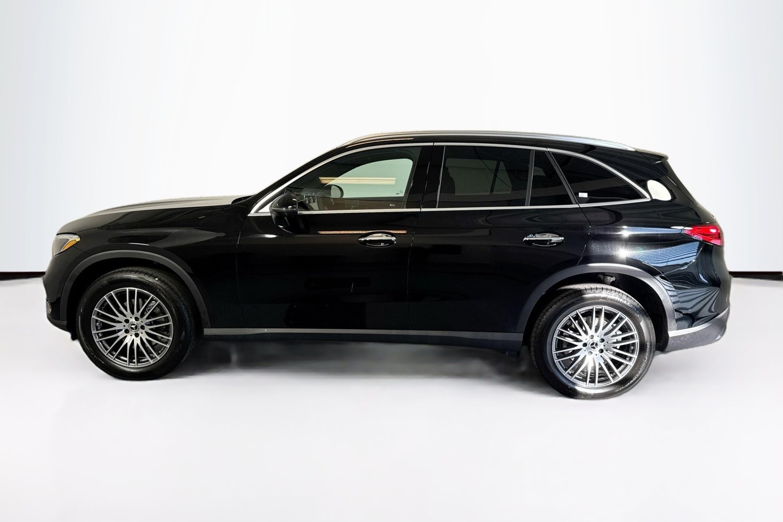 New 2026 Black Mercedes-Benz GLC 300 image 8