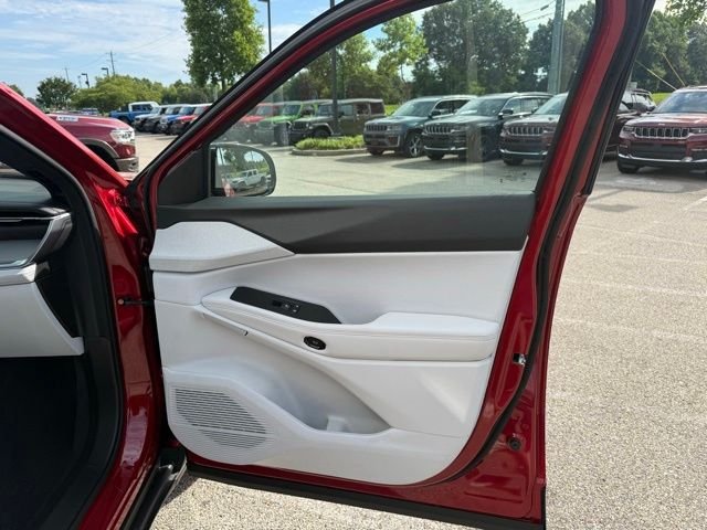 New 2026 Red Hot Pearl-Coat Exterior Paint Jeep Laredo image 27