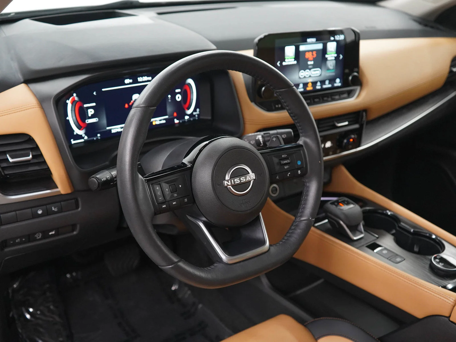 Used 2023 Pearl White Tricoat Nissan Platinum image 21