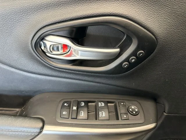 Used 2022 Gray Jeep Limited image 21