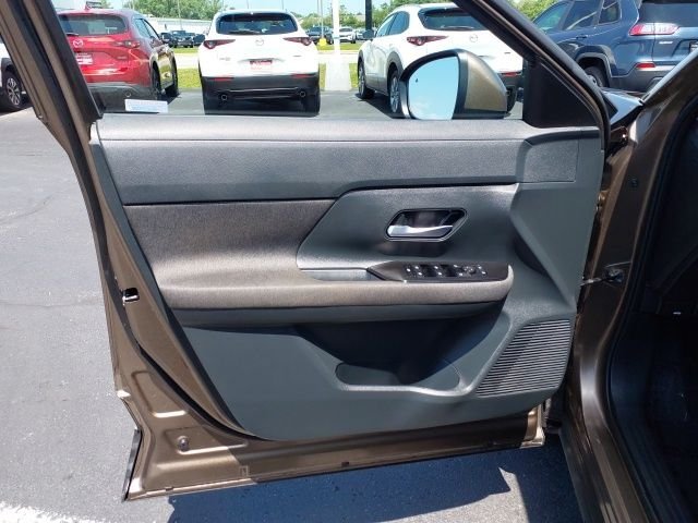 Used 2025 Brown Nissan SV image 11