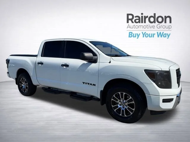 2021 Nissan Titan SV 4X4 Crew Cab's photo