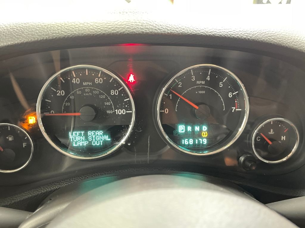 Used 2014 White Jeep Unlimited Sahara image 21