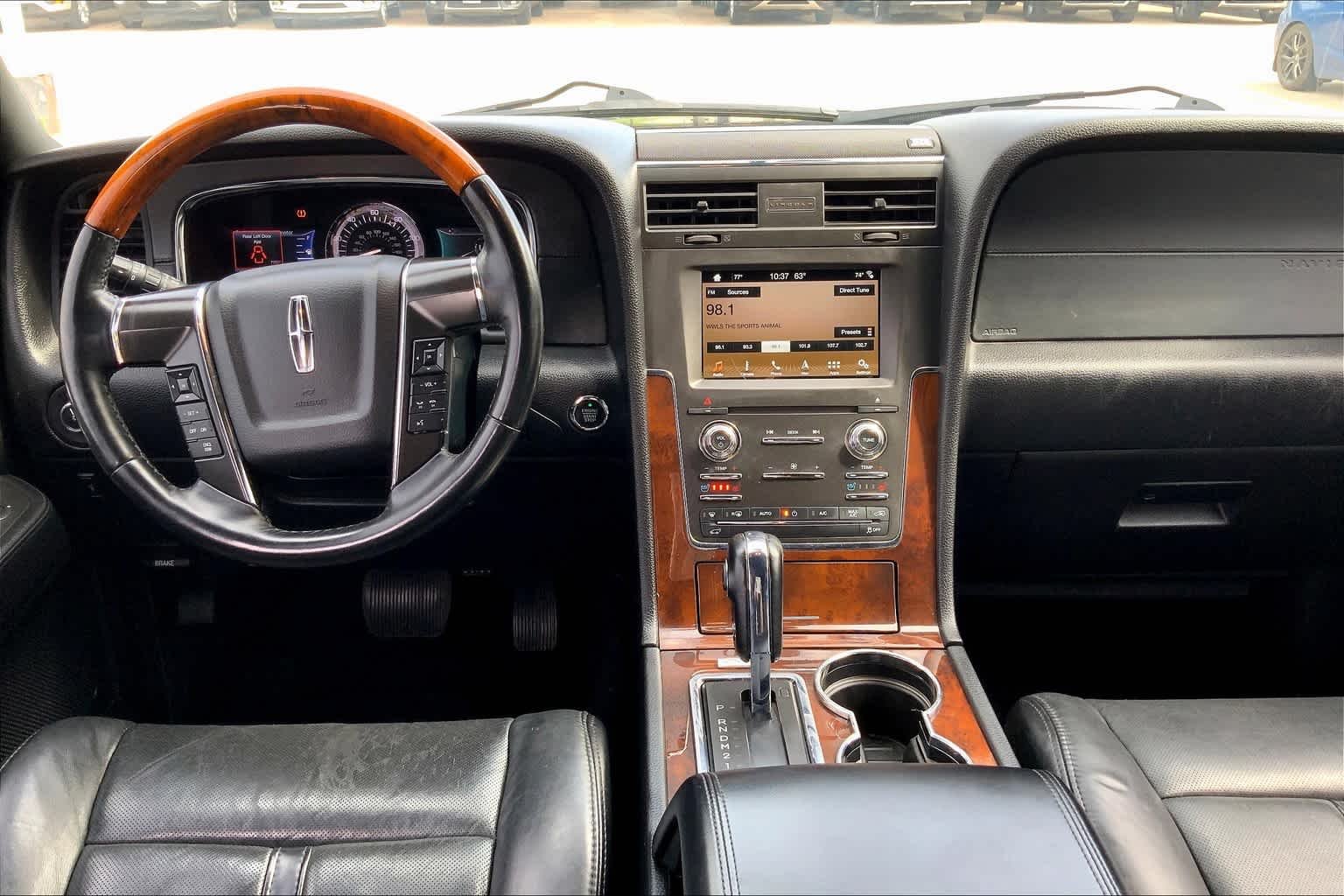 Used 2016 Black Velvet Lincoln Select image 15