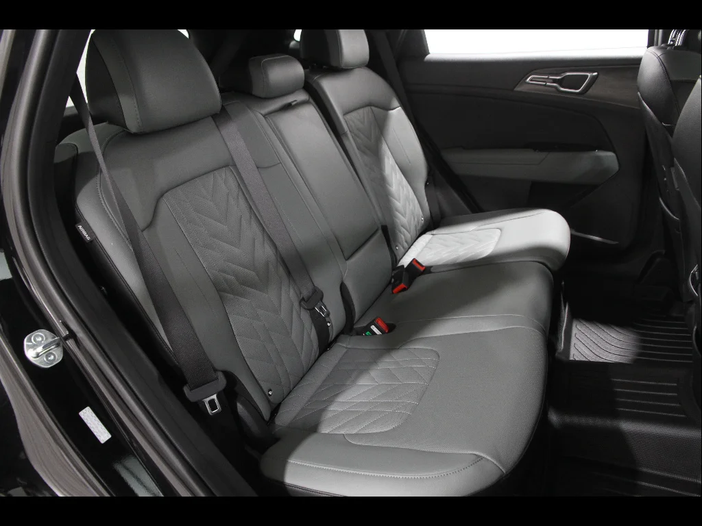 Used 2024 Black Kia X-Line image 18