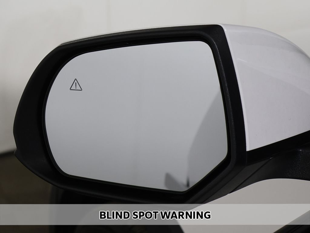 Used 2025 White Hyundai SEL image 5