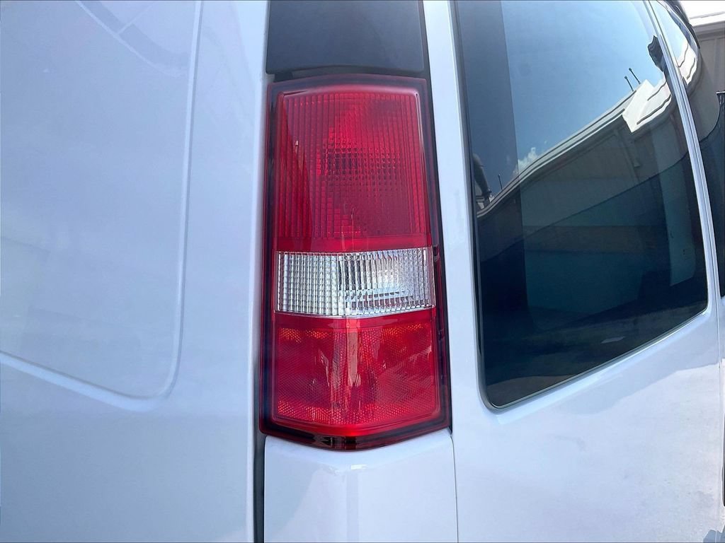 Used 2025 Summit White GMC Work Van image 32