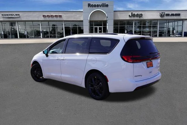 New 2026 Bright White Clear-Coat Exterior Paint Chrysler Select image 6