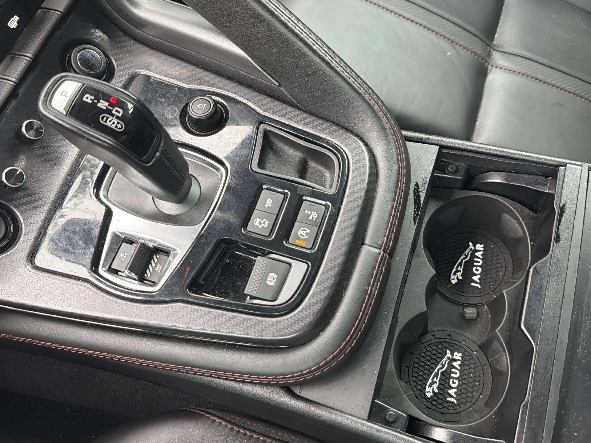 Used 2016  Jaguar R image 30