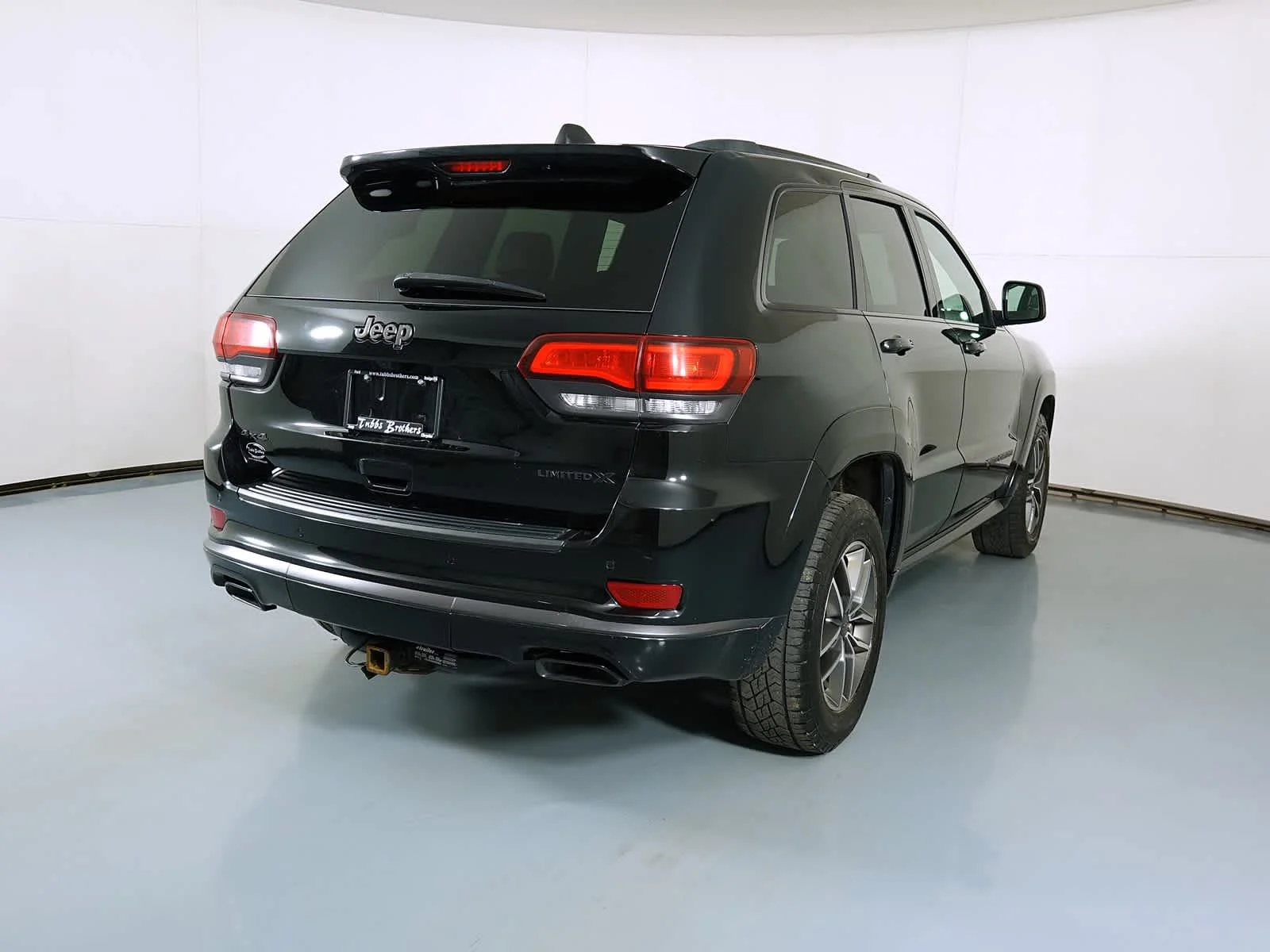 Used 2020 Diamond Black Crystal Pearlcoat Jeep Limited X image 3