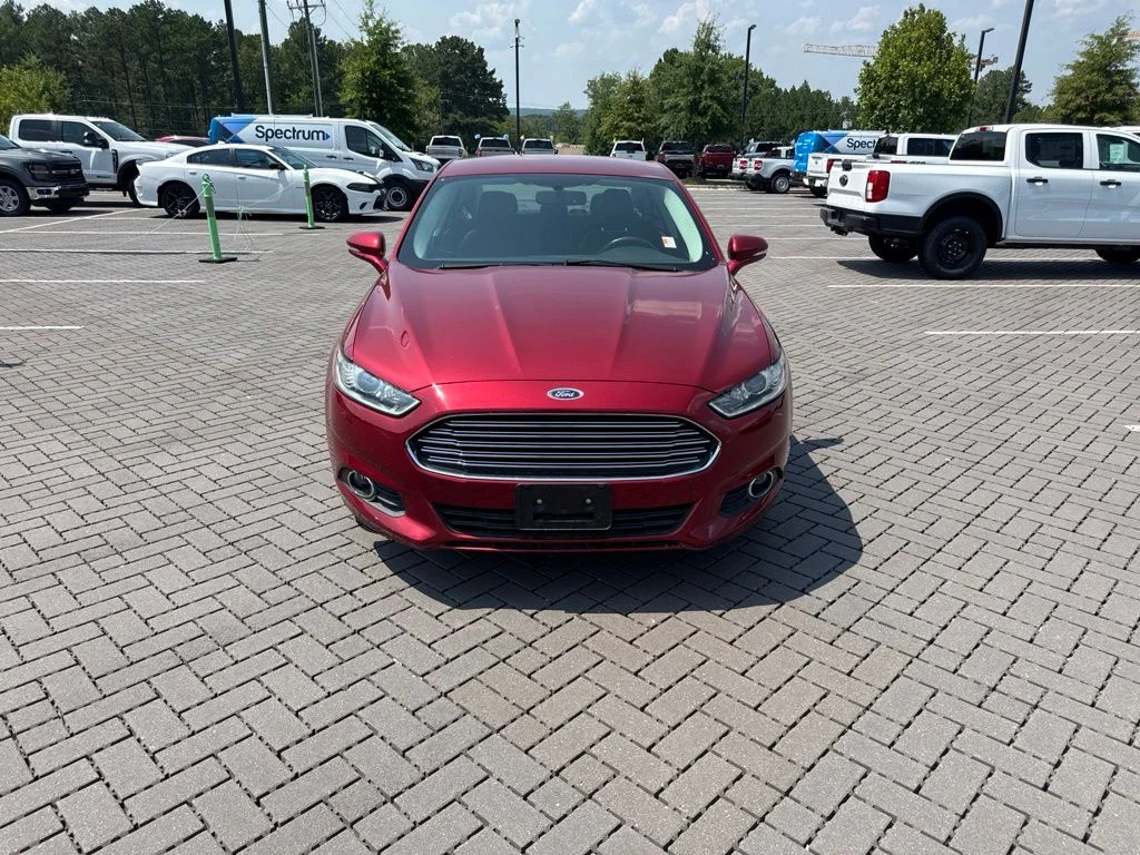 Used 2016 Red Ford SE image 3