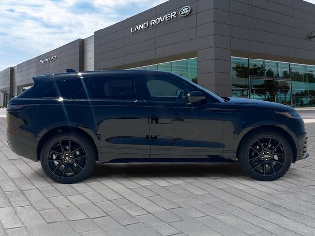 New 2026 Santorini Black Land Rover Dynamic SE image 6