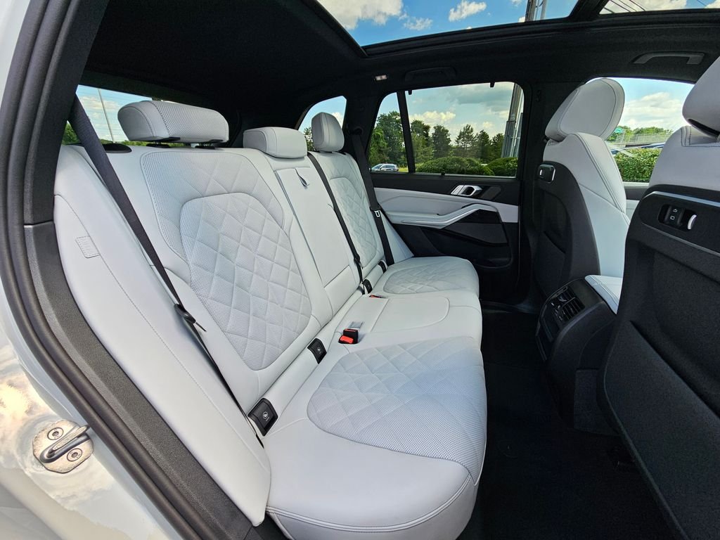 Certified Used 2026 Mineral White Metallic BMW xDrive40i image 21
