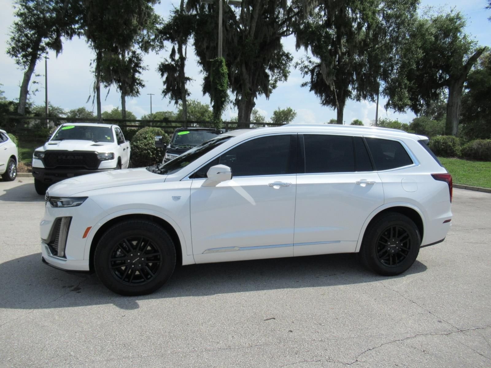 Used 2022 White Cadillac Luxury image 4