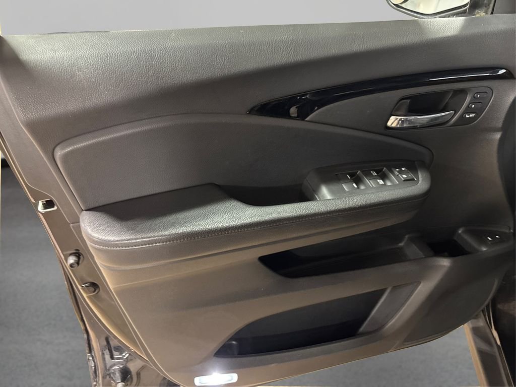 Used 2019 Black Honda Touring image 24
