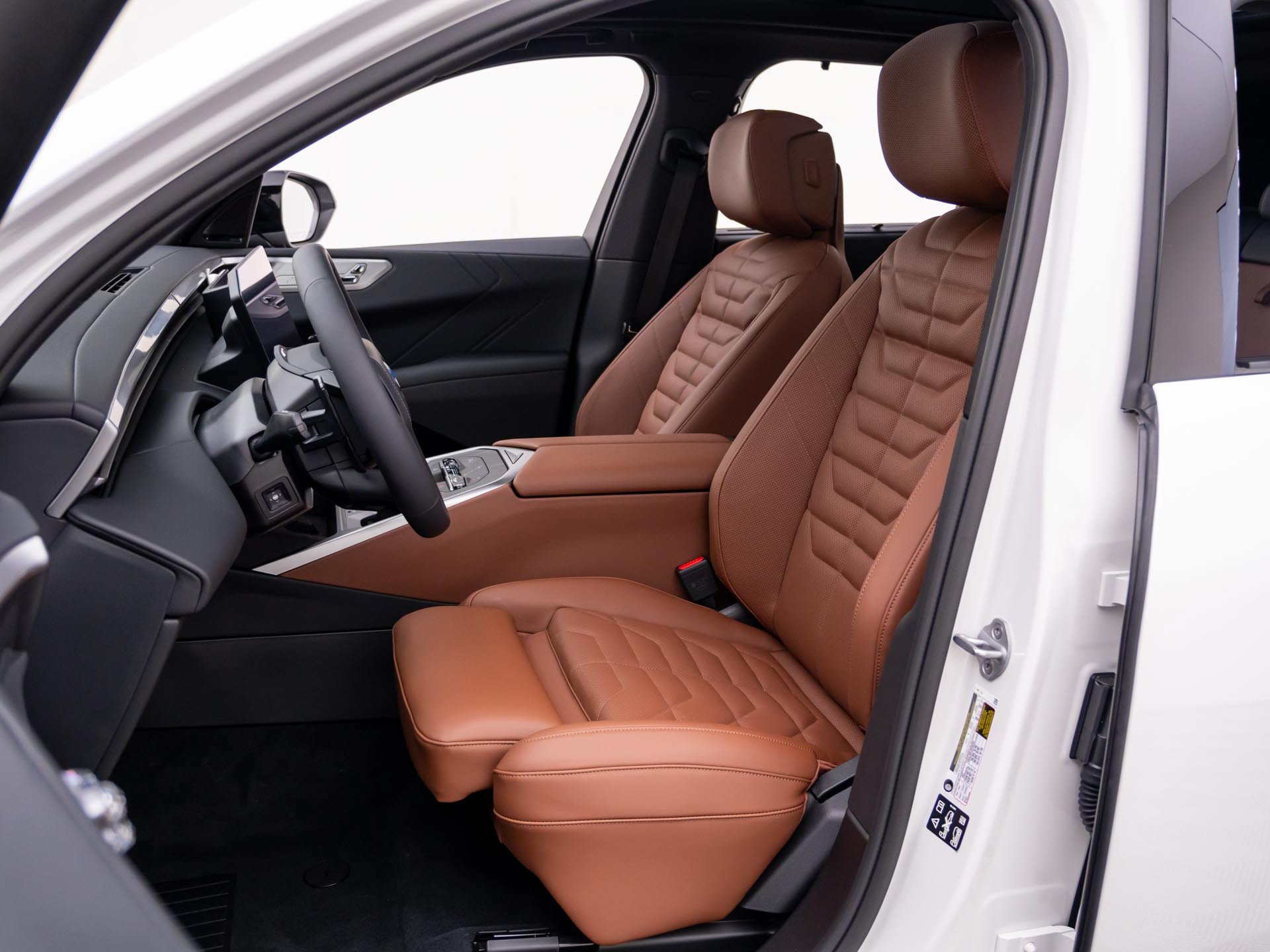 New 2027 Mineral White Metallic BMW 40 image 15