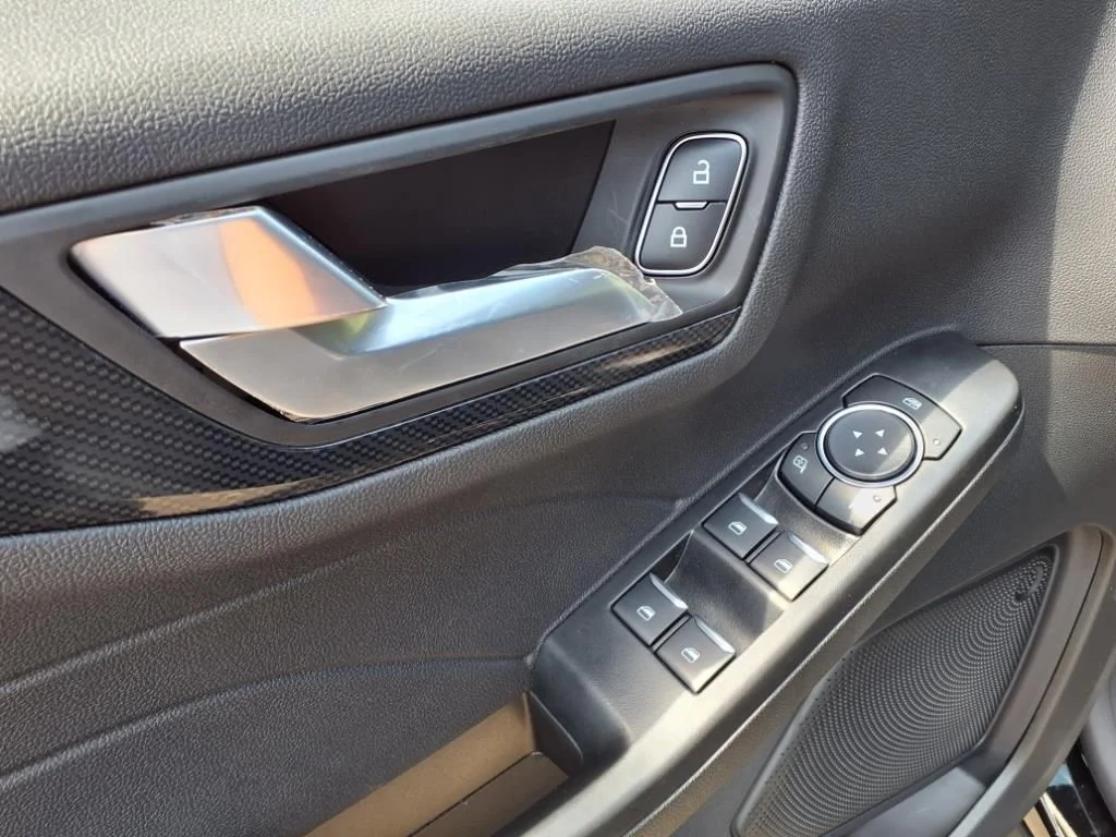 2025 Ford Escape ST-Line - Photo 13