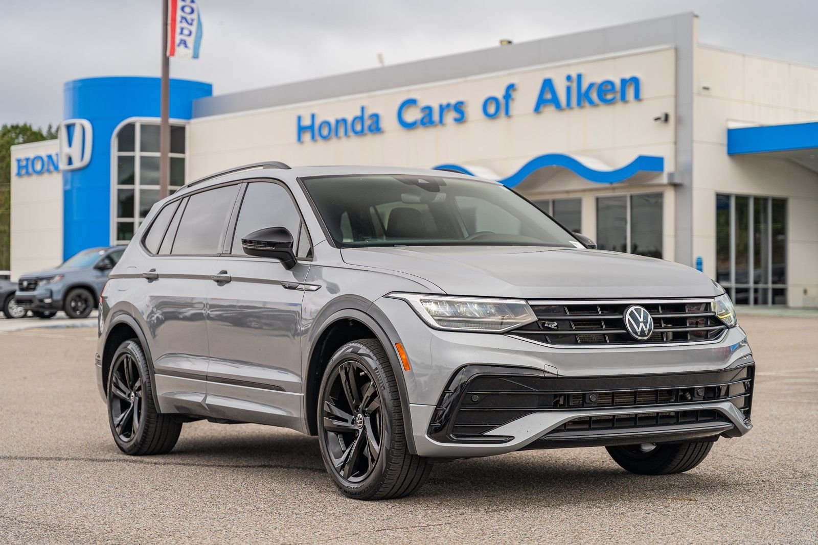 2023 Volkswagen Tiguan SE R-LINE BLACK
